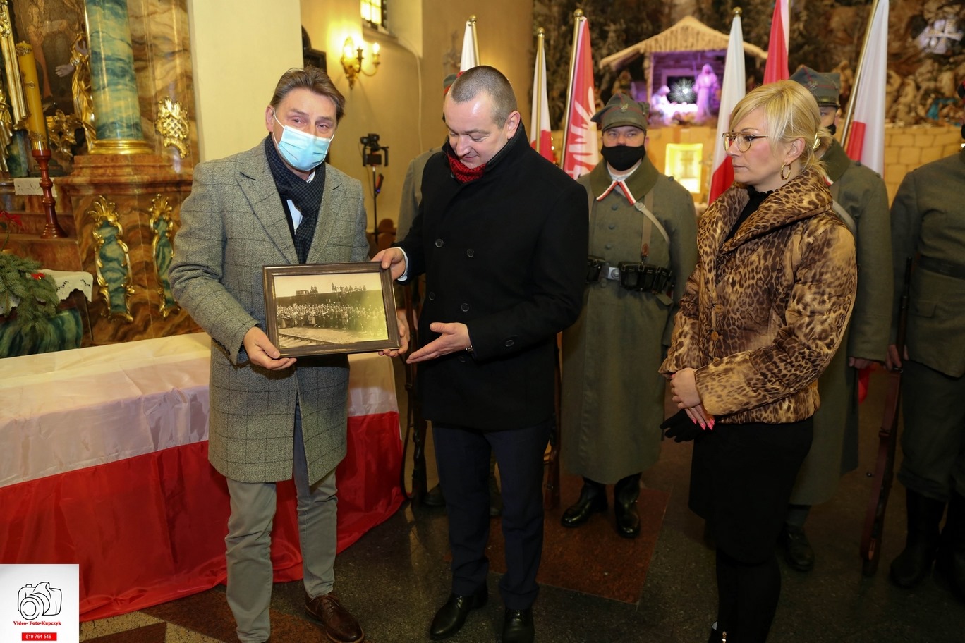 K. Kosowski i burmistrz T. Lesiński z żoną